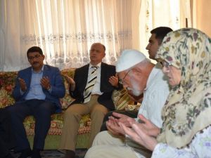 Şehzadeler İlçe Protokolü Şehit Ve Gazi Aileleri İle Bayramlaştı