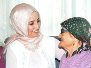 Bakan Tüfenkci’nin Eşi Esra Tüfenkci Yaşlıları Ve Çocukları Ziyaret Etti