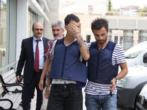 Parkta Otururken Tüfekle Vurulan Genç Hayatını Kaybetti