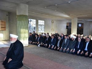 Esad, Bayram Namazını Muhaliflerden Alınan Deraya’da Kıldı