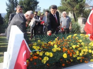 Bartın’da Şehitlikler Ziyaretçilerle Doldu