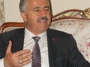 Ulaştırma Bakanı Arslan, Ardahan’da Vatandaşlarla Bayramlaştı