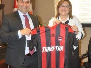 Gaziantepsporlu Taraftarların Projesine Siyasilerden Destek