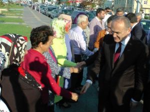 Bakan Özlü, Düzcelilerle Bayramlaştı
