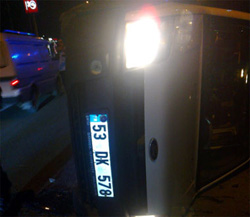 Rize'de Takla Atan Otomobilin Sürücüsü Yaralandı