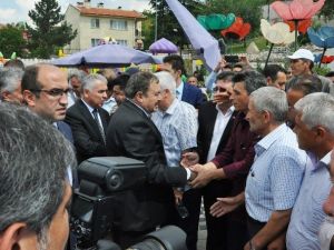 Bakan Eroğlu, Sandıklı’da Vatandaşlarla Bayramlaştı