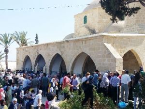 Kıbrıs’ta Hala Sultan’a Bayram Ziyareti