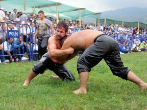 2 Saatte Yenildiği Rakibini, 1 Dakikada Yenerek Başpehlivan Oldu