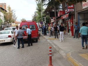 Osmancık’ta Bıçaklı Saldırgan 2 Kişiyi Yaraladı