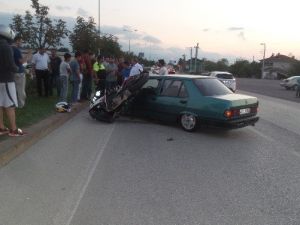 Gelin Arabasının Önünü Kesmek İsteyen Otomobil Kazaya Neden Oldu