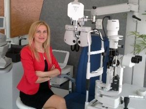 Gözlerinizi Aşağıya Doğru Bastırarak Silmeyin