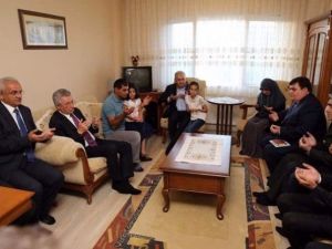 Başbakan Yıldırım, Erzincan’da Şehit Ailelerini Ziyaret Etti