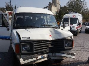 Cenaze Yolunda Kaza: 5 Yaralı