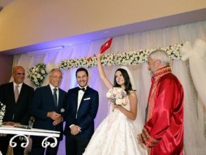 Murat Ve İrem’in Nikahı Chp Ve Ak Partilileri Bir Araya Getirdi