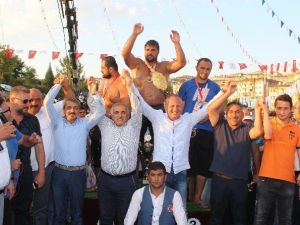 Yıllar Sonra Yağlı Güreşte Bir İlk Yaşandı