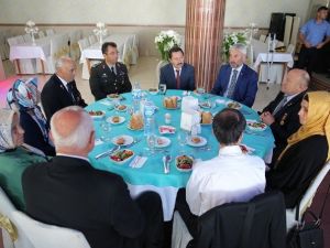 Protokol Gazi Ve Şehit Aileleriyle Bir Araya Geldi