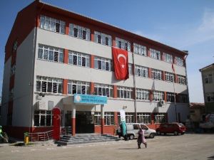 Osmangazi’den Öğrencilere Çanta, Okula Kütüphane