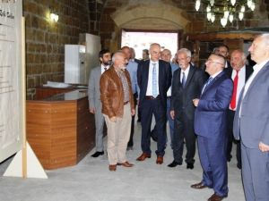 Taşhan’da Hat Sergisi Açıldı