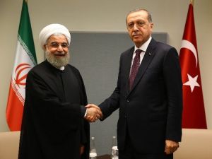 Cumhurbaşkanı Erdoğan, İran Cumhurbaşkanı Ruhani İle Görüştü