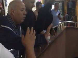 Çılgına Dönen Esnaflar, Ekipler Gelmeden Başkanı Göndermedi