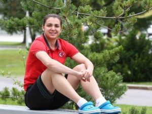 Pelin Bilgiç: “Fenerbahçe’ye Enerji Vermek İstiyorum”