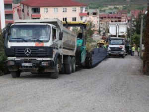 Altınordu’da Asfalt Seferberliği Sürüyor