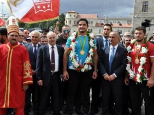 Olimpiyat Şampiyonu Taha Akgül’e Memleketi Sivas’ta Coşkulu Karşılama