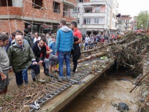 Beşikdüzü’de Yaralar Sarılmaya Çalışılıyor