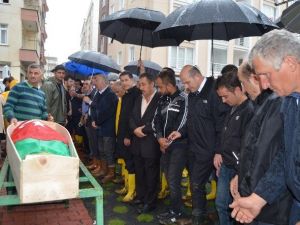 Başbakan Yardımcısı Canikli Ve İçişleri Bakanı Soylu Selde Hayatını Kaybeden Oğuzhan’ın Cenazesine Katıldı