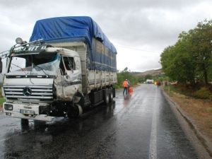 Tokat’ta Tır’la Kamyon Çarpıştı: 2 Yaralı