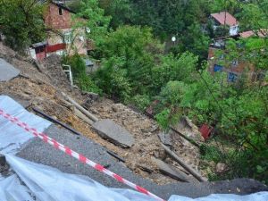 Zonguldak’ta Meydana Gelen Heyelanda Bir Ev Toprak Altında Kaldı