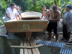 Çatıdaki Kayık Denize İndirildi