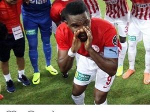 Kadro Dışı Kalan Eto’o’dan Takımına Destek