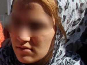 Park Halindeki Otomobilden Çanta Çalan Kadın Yakalandı