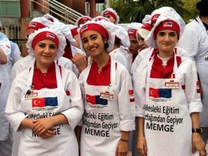 İlkadımlı Kursiyer Aşçılar Ödüllerini Aldı