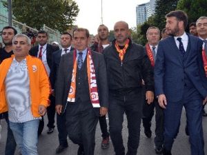 Dursun Özbek, Taraftarlarla Stada Gitti