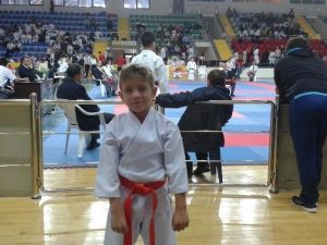 Foçalı Minik Karateci Uluslararası Arenadan Altın Çıkardı
