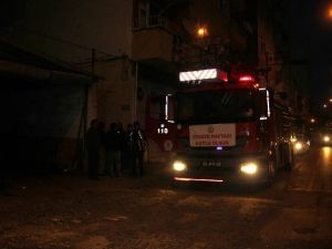 Apartmanda Elektrik Panosunda Çıkan Yangın Korkuttu