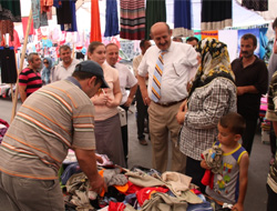 Rize'de Semt Pazarına Yoğun İlgi