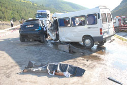Katliam gibi kaza 4 ölü, 15 yaralı