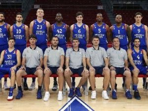 Anadolu Efes Objektif Karşısında