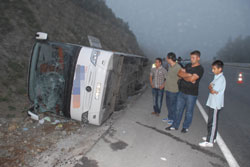 Samsun'da Yolcu Otobüsü Devrildi: 21 Yaralı