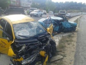 Ticari Taksi İle Otomobil Çarpıştı: 1 Ölü, 2 Yaralı