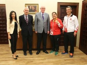 Şampiyona İlk Tebrik Başkan Kurt’tan