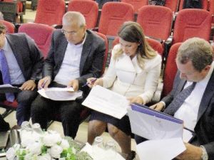 3 Dakikada Doktora Tezi Sundular