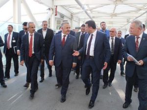 Bakan Arslan’dan Adnan Menderes Havalimanı Ziyareti