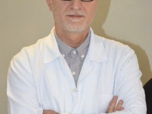 Göz Doktoru Lazerle Gözlüklerinden Kurtuldu