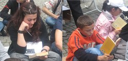 Caddede oturup kitap okudular
