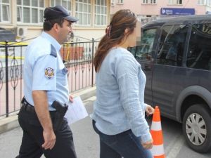 Mağazadan Tabak Ve Çorap Hırsızlığına Gözaltı