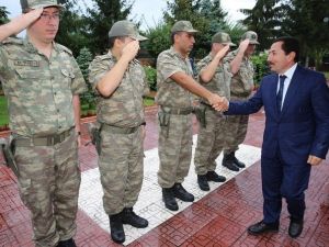 Validen Askerlere Moral Ziyareti